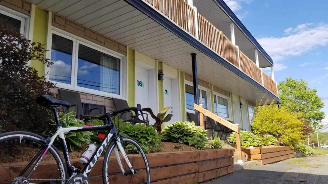 Auberge Happy Logis Lac-Etchemin Bagian luar foto